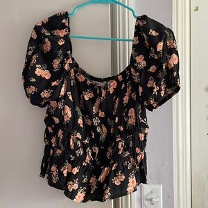 Flower flowy top. size large. cropped a little.